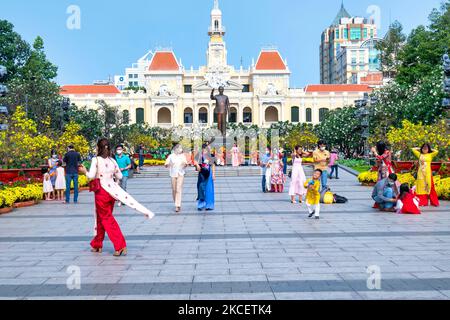 Walking Street Morning Lunar New Year in der Innenstadt vor der Stadt Volkskomitee locken viele Touristen zu besuchen, in Ho Chi Minh City, Vietnam Stockfoto