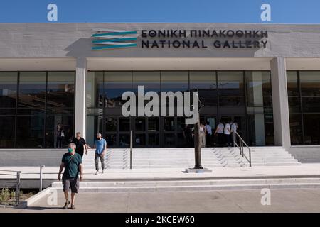 Wegen des freien Eintritts zum Internationalen Tag der Museen in Athen, Griechenland, am 18. Mai 2021, besuchten die Menschen die Nationalgalerie. (Foto von Nikolas Kokovlis/NurPhoto) Stockfoto