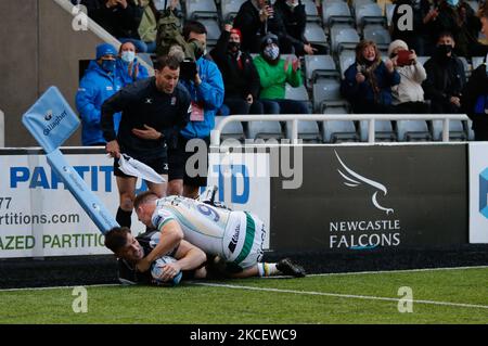 Adam Radwan von Newcastle Falcons punktet am 17.. Mai 2021 beim Spiel der Gallagher Premiership zwischen Newcastle Falcons und Northampton Saints im Kingston Park, Newcastle. (Foto von Chris Lishman/MI News/NurPhoto) Stockfoto