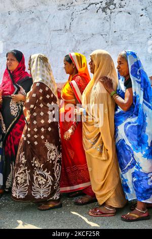 Hinduistische Anhänger warten darauf, an Bord einer Fähre zum Vivekananda Rock Memorial Temple in Kanyakumari, Tamil Nadu, Indien zu gehen. (Foto von Creative Touch Imaging Ltd./NurPhoto) Stockfoto