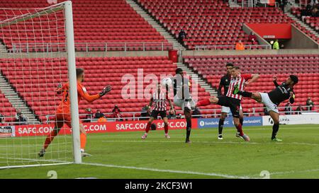 Charlie Wyke von Sunderland erzielt am 22.. Mai 2021 im Sky Bet League 1-Spiel zwischen Sunderland und Lincoln City im Stadium of Light, Sunderland, England, ihr zweites Tor. (Foto von Mark Fletcher/MI News/NurPhoto) Stockfoto