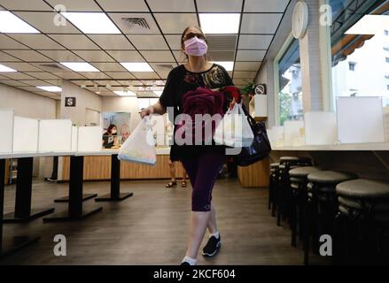 In Taipei und New Taipei wurden nach einer Zunahme von COVID-19-Fällen im Inland in Taipei, Taiwan, am 24. Mai 2021, die Menschen verboten, Speisen zum Mitnehmen in Restaurants zu kaufen. (Foto von Ceng Shou Yi/NurPhoto) Stockfoto