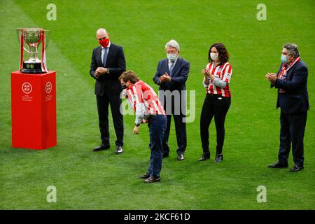 (L-R) Luis Rubiales, Präsident des spanischen Fußballverbands, Enrique Cerezo, Präsident von Atletico de Madrid, Isabel Diaz Ayuso, Präsidentin der Region Madrid und Jose Luis Martinez-Almeida, Bürgermeister der Stadt Madrid, nehmen an der Trophäenübergabe im Estadio Wanda Metropolitano am 23. Mai 2021 in Madrid, Spanien, Teil. (Foto von Indira/DAX Images/NurPhoto) Stockfoto