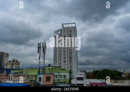 Periphere Wolken des Zyklons YaaS über Kalkutta , Indien , am 24. Mai 2021 , vor dem Landfall des schweren Wirbelsturms über der Küstenregion Westbengalen. (Foto von Debarchan Chatterjee/NurPhoto) Stockfoto