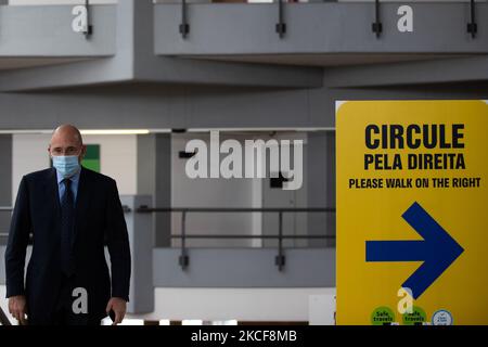 Der ehemalige Premierminister Pedro Passos Coelho kommt am zweiten und letzten Tag des Kongresses der Europa- und Freiheitsbewegung am 26. Mai 2021 im Kongresszentrum von Lissabon in Portugal an. Der Kongress der Europa- und Freiheitsbewegung wird zwei Tage dauern. Ein Kongress für die rechten Parteien, auf dem ihre Führer in den zwei Tagen sprechen werden. (Foto von Nuno Cruz/NurPhoto) Stockfoto