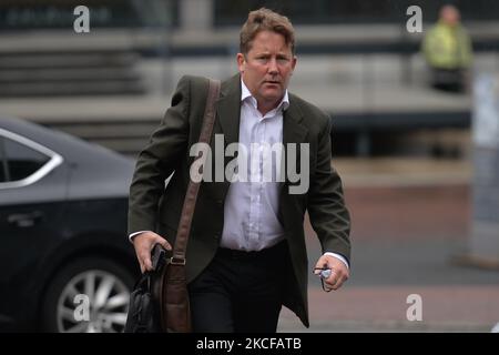 Darragh O'Brien, irischer Minister für Wohnungsbau, Kommunalverwaltung und Kulturerbe, trifft auf das Kabinettstreffen in Dublin Castle ein. Am Freitag, den 28. Mai 2021, in Dublin, Irland. (Foto von Artur Widak/NurPhoto) Stockfoto