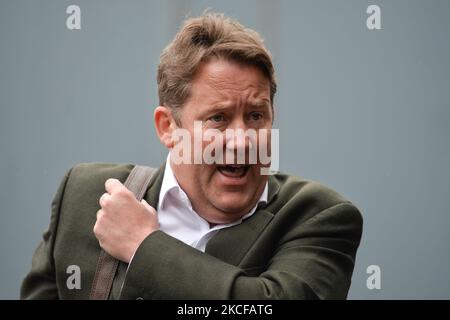 Darragh O'Brien, irischer Minister für Wohnungsbau, Kommunalverwaltung und Kulturerbe, trifft auf das Kabinettstreffen in Dublin Castle ein. Am Freitag, den 28. Mai 2021, in Dublin, Irland. (Foto von Artur Widak/NurPhoto) Stockfoto