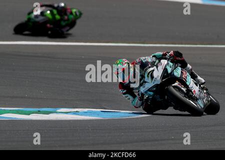 Der Brite Chaz Davies von Ducati Panigale V4 R tritt am 30. Mai 2021 beim Rennen 2 der FIM Superbike-Weltmeisterschaft Estoril auf dem Circuito Estoril in Cascais, Portugal, an. (Foto von Pedro FiÃºza/NurPhoto) Stockfoto