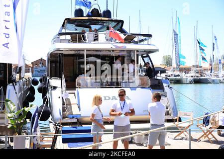 Besucher genießen die Venice Boat Show im Arsenale während der Ausgabe 2021 am 29. Mai 2021 in Venedig, Italien. (Foto von Marco Serena/NurPhoto) Stockfoto