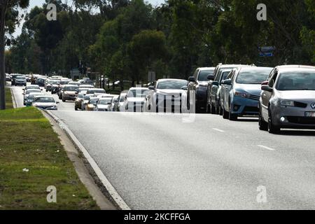 Ein allgemeiner Überblick über den Verkehr für COVID-Tests im Deer Park in Melbourne, Victoria, Australien am 1. Juni 2021. Victoria hat in den letzten 24 Stunden drei weitere Fälle von Coronavirus registriert. In ganz Victoria bestehen als Reaktion auf ein wachsendes COVID-19-Cluster in den nördlichen Vororten Melbournes weiterhin Sperrbeschränkungen. (Foto von Mikko Robles/NurPhoto) Stockfoto