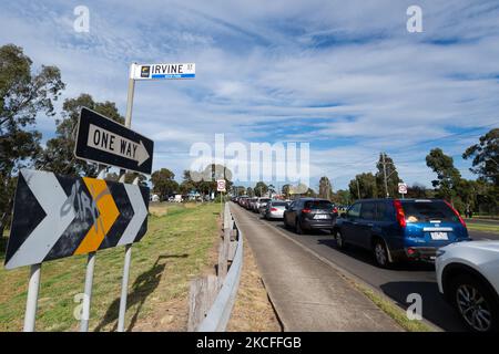 Ein allgemeiner Überblick über den Verkehr für COVID-Tests im Deer Park in Melbourne, Victoria, Australien am 1. Juni 2021. Victoria hat in den letzten 24 Stunden drei weitere Fälle von Coronavirus registriert. In ganz Victoria bestehen als Reaktion auf ein wachsendes COVID-19-Cluster in den nördlichen Vororten Melbournes weiterhin Sperrbeschränkungen. (Foto von Mikko Robles/NurPhoto) Stockfoto