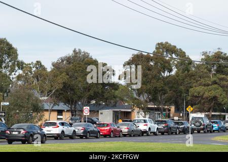 Ein allgemeiner Überblick über den Verkehr für COVID-Tests im Deer Park in Melbourne, Victoria, Australien am 1. Juni 2021. Victoria hat in den letzten 24 Stunden drei weitere Fälle von Coronavirus registriert. In ganz Victoria bestehen als Reaktion auf ein wachsendes COVID-19-Cluster in den nördlichen Vororten Melbournes weiterhin Sperrbeschränkungen. (Foto von Mikko Robles/NurPhoto) Stockfoto