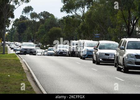 Ein allgemeiner Überblick über den Verkehr für COVID-Tests im Deer Park in Melbourne, Victoria, Australien am 1. Juni 2021. Victoria hat in den letzten 24 Stunden drei weitere Fälle von Coronavirus registriert. In ganz Victoria bestehen als Reaktion auf ein wachsendes COVID-19-Cluster in den nördlichen Vororten Melbournes weiterhin Sperrbeschränkungen. (Foto von Mikko Robles/NurPhoto) Stockfoto