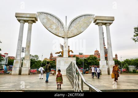 M.G.R und Jayalalithaa Memorial Complex (offiziell Bharat Ratna Puratchi Thalaivar Dr. M.G.R und Puratchi Thalaivi Amma Selvi. J. Jayalalithaa Memorial Complex) ist ein Gedenkkomplex am Marina Beach in Chennai, Tamil Nadu, Indien. Die Gedenkstätte wurde zum Gedenken an die ehemaligen Hauptminister von Tamil Nadu, M. G. Ramachandran, J. Jayalalithaa und Karunanidhi errichtet, deren Leichen am 6. Dezember 2016 an diesem Ort begraben wurden. (Foto von Creative Touch Imaging Ltd./NurPhoto) Stockfoto