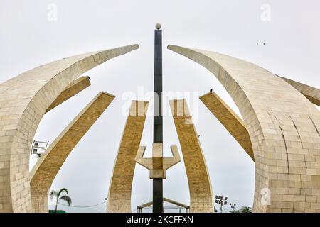 M.G.R und Jayalalithaa Memorial Complex (offiziell Bharat Ratna Puratchi Thalaivar Dr. M.G.R und Puratchi Thalaivi Amma Selvi. J. Jayalalithaa Memorial Complex) ist ein Gedenkkomplex am Marina Beach in Chennai, Tamil Nadu, Indien. Die Gedenkstätte wurde zum Gedenken an die ehemaligen Hauptminister von Tamil Nadu, M. G. Ramachandran, J. Jayalalithaa und Karunanidhi errichtet, deren Leichen am 6. Dezember 2016 an diesem Ort begraben wurden. (Foto von Creative Touch Imaging Ltd./NurPhoto) Stockfoto