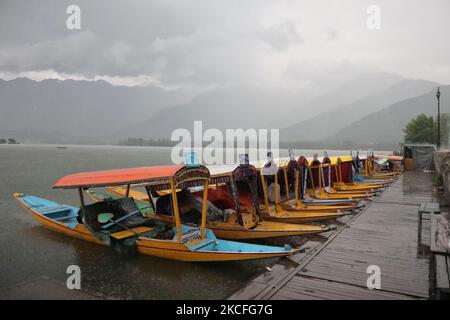 Starke Niederschläge in Srinagar, dem indischen Kaschmir, am 01. Juni 2021. (Foto von Muzamil Mattoo/NurPhoto) Stockfoto