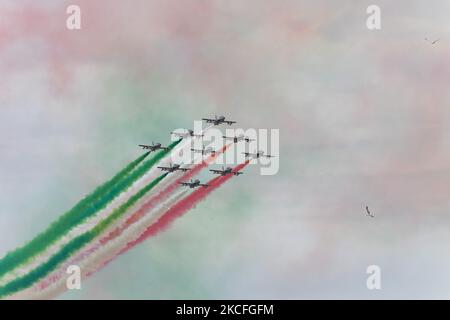 Der Durchgang der Frecce Tricolori am Altar des Vaterlandes während des Tages der Italienischen Republik am 2.. Juni 2021 in Rom, Italien (Foto: Emmanuele Ciancaglini/NurPhoto) Stockfoto