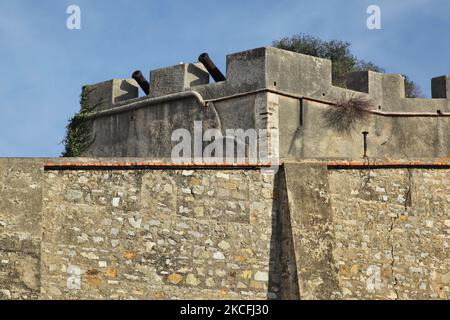 Kanonen auf der Kasbah aus dem 17.. Jahrhundert (altes Fort) in der Stadt Tanger (Tanger), Marokko, Afrika am 28. Dezember 2015. (Foto von Creative Touch Imaging Ltd./NurPhoto) Stockfoto