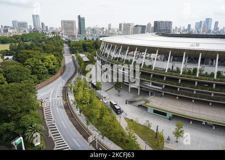 Das Nationalstadion, der Hauptausstellungsort der Olympischen und Paralympischen Spiele 2020 in Tokio, wird am 3. Juni 2021 in Tokio, Japan, an dem 50 Tage vor dem Tag der Olympischen Spiele in Tokio zu sehen sein. (Foto von Jinhee Lee/NurPhoto) Stockfoto