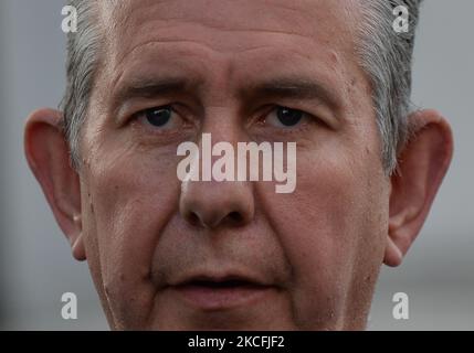 DUP-Führer Edwin Poots sprach vor den Medien vor Regierungsgebäuden in Dublin nach einem Treffen mit dem irischen Premierminister Micheal Martin. Am Donnerstag, den 3. Juni 2021, in Dublin, Irland. (Foto von Artur Widak/NurPhoto) Stockfoto