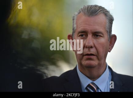 DUP-Führer Edwin Poots sprach vor den Medien vor Regierungsgebäuden in Dublin nach einem Treffen mit dem irischen Premierminister Micheal Martin. Am Donnerstag, den 3. Juni 2021, in Dublin, Irland. (Foto von Artur Widak/NurPhoto) Stockfoto