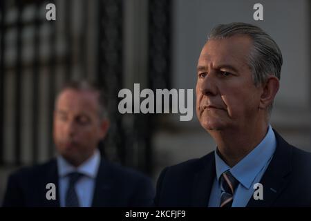 DUP-Führer Edwin Poots sprach vor den Medien vor Regierungsgebäuden in Dublin nach einem Treffen mit dem irischen Premierminister Micheal Martin. Am Donnerstag, den 3. Juni 2021, in Dublin, Irland. (Foto von Artur Widak/NurPhoto) Stockfoto