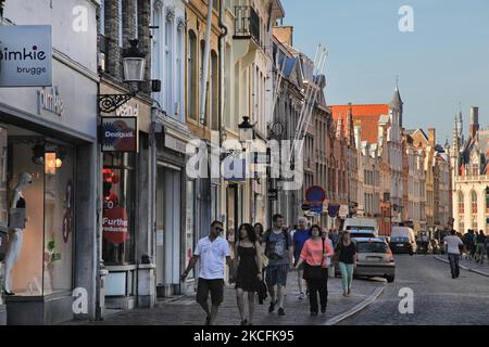Straße in der Stadt Brügge (Brügge) in Belgien, Europa. Brügge, auch bekannt als das Venedig des Nordens, ist die Hauptstadt und größte Stadt der Provinz Westflandern in der flämischen Region Belgiens. (Foto von Creative Touch Imaging Ltd./NurPhoto) Stockfoto