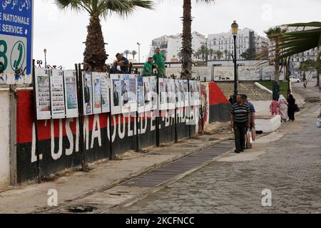 Wahlplakate in der Hauptstadt Algier am 6. Juni 2021 vor den nächsten für den 12. Juni geplanten Parlamentswahlen (Foto: Bilral Bensalem/NurPhoto) Stockfoto