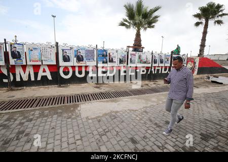 Wahlplakate in der Hauptstadt Algier am 6. Juni 2021 vor den nächsten für den 12. Juni geplanten Parlamentswahlen (Foto: Bilral Bensalem/NurPhoto) Stockfoto