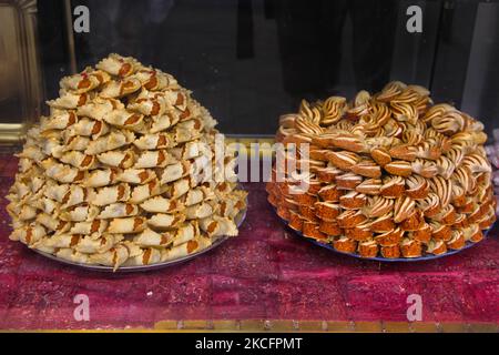 Traditionelle arabische Süßigkeiten in einer arabischen Bäckerei in der Medina (Altstadt) von Tanger (Tanger), Marokko, Afrika. (Foto von Creative Touch Imaging Ltd./NurPhoto) Stockfoto