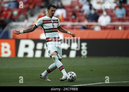 Der Portugiese José Fonte (LOSC Lille) hat beim internationalen Freundschaftsspiel zwischen Spanien und Portugal am 4. Juni 2021 im Estadio Wanda Metropolitano in Madrid, Spanien, bestanden. (Foto von Jose Breton/Pics Action/NurPhoto) Stockfoto