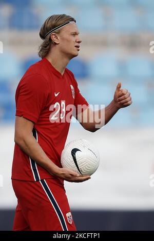 Der Norweger Erling Haaland (Borussia Dortmund) feiert am 2. Juni 2021 im Estadio La Rosaleda in Malaga, Spanien, nach dem ersten Tor seiner Seite beim internationalen Freundschaftsspiel zwischen Norwegen und Luxemburg. (Foto von Jose Breton/Pics Action/NurPhoto) Stockfoto