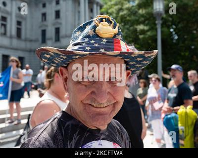 Ein Teilnehmer der Wiedereröffnung Kundgebung in Harrisburg, Pennsylvania, USA, am 5. Juni 2021. (Foto von Zach D Roberts/NurPhoto) Stockfoto