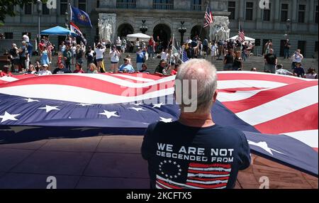 Teilnehmer der Kundgebung, die am 5. Juni 2021 in Harrisburg, Pennsylvania, USA, wieder eröffnet wurde. (Foto von Zach D Roberts/NurPhoto) Stockfoto