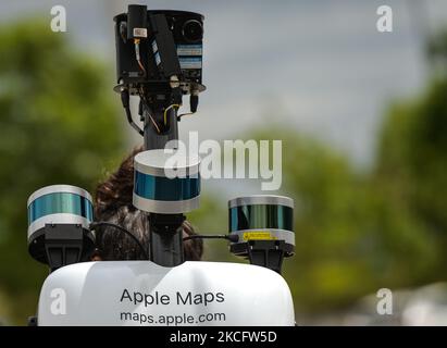 Ein Apple Mapper mit dem Apple Maps Rucksack in der Nähe des Red Cow Luas Stop in Dublin. Am Dienstag, den 8. Juni 2021, in Dublin, Irland. (Foto von Artur Widak/NurPhoto) Stockfoto