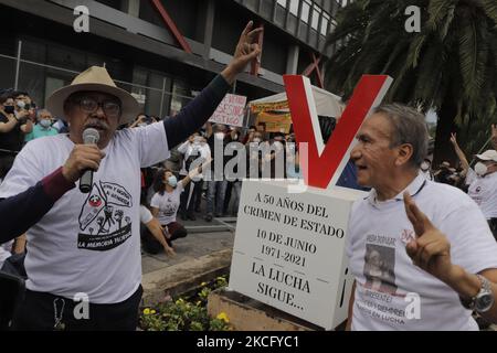 Mitglieder des Comité 68 und verschiedene soziale Organisationen haben an der Avenida Júarez in Mexiko-Stadt ein Anti-Monument eingerichtet, um des 50.. Jahrestages der Halconazo zu gedenken und Gerechtigkeit für den Tag zu fordern, an dem Polizei und Militär mehr als 100 Studenten der Nationalen Autonomen Universität von Mexiko massakrierten Und dem Nationalen Polytechnischen Institut. (Foto von Gerardo Vieyra/NurPhoto) Stockfoto