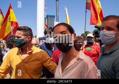Die spanische rechtsextreme Vox-Partei Rocio Monasterio San Martin nimmt an einem Protest von rechtsgerichteten Demonstranten Teil, um die umstrittenen Pläne der spanischen Regierung anzuprangern, den inhaftierten katalanischen Separatisten, die hinter dem gescheiterten Unabhängigkeitsgebot von 2017 am 13. Juni 2021 in Madrid stehen, eine Begnadigung anzubieten. (Foto von Javier Segovia/NurPhoto) Stockfoto