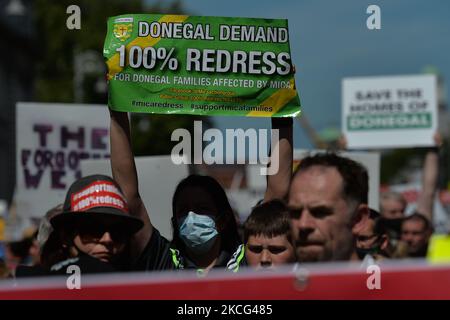 Tausende von Demonstranten aus der Co. Donegal, deren Häuser mit Blöcken mit der Substanz Glimmer gebaut wurden, und ihre Anhänger, die während eines Protestes im Stadtzentrum von Dublin gesehen wurden. Am Dienstag, den 15. Juni 2021, in Dublin, Irland. (Foto von Artur Widak/NurPhoto) Stockfoto