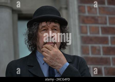 Der irische Schauspieler Stephen Rea protestiert vor einem Gebäude auf der 15 Usher's Island in Dublin. Das historische Gebäude, bekannt als das Haus der Toten, berühmt gemacht durch eine James Joyce Kurzgeschichte, die Toten, erhielt die Erlaubnis von einem Bord Pleanala, das Haus in eine 54-Bett-Touristenherberge umzuwandeln. Am Dienstag, den 15. Juni 2021, in Dublin, Irland. (Foto von Artur Widak/NurPhoto) Stockfoto