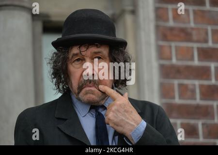 Der irische Schauspieler Stephen Rea protestiert vor einem Gebäude auf der 15 Usher's Island in Dublin. Das historische Gebäude, bekannt als das Haus der Toten, berühmt gemacht durch eine James Joyce Kurzgeschichte, die Toten, erhielt die Erlaubnis von einem Bord Pleanala, das Haus in eine 54-Bett-Touristenherberge umzuwandeln. Am Dienstag, den 15. Juni 2021, in Dublin, Irland. (Foto von Artur Widak/NurPhoto) Stockfoto