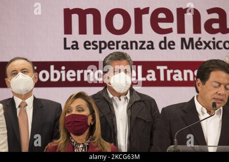 Auf einer Pressekonferenz unter der Leitung von Mario Delgado Carrillo, dem nationalen Präsidenten der Nationalen Regenerationsbewegung (Morena), unterschreibt David Monreal, der gewählte Gouverneur von Guerrero, ein Verpflichtungsschreiben für das, was sie die vierte Transformation Mexikos nennen. Am 16. Juni 2021 in Mexiko-Stadt, Mexiko. (Foto von Cristian Leyva/NurPhoto) Stockfoto