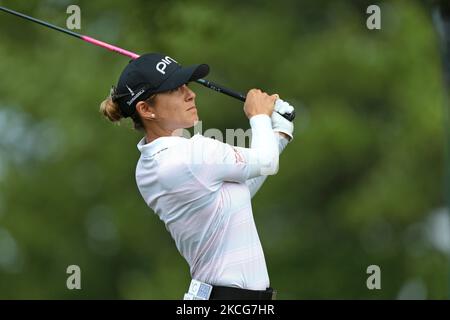 Azahara Munoz aus Spanien schlägt sich beim zweiten Abschlag während der zweiten Runde des Meijer LPGA Classic ab, um am Freitag, den 18. Juni 2021 im Blythefield Country Club in Belmont, MI, USA, ein einfaches Give-Golfturnier zu veranstalten. (Foto von Jorge Lemus/NurPhoto) Stockfoto