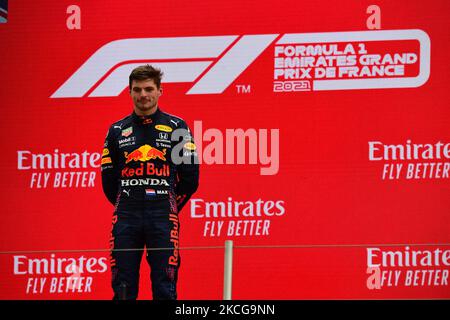 Der niederländische Sieger von Red Bull, Max Verstappen, feiert am 20. Juni 2021 auf dem Circuit Paul-Ricard in Le Castellet, Südfrankreich, am Ende des Grand Prix der französischen Formel 1 auf dem Podium. (Foto von Andrea Diodato/NurPhoto) Stockfoto