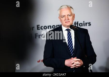 Jaroslaw Gowin, stellvertretender Premierminister und Minister für wirtschaftliche Entwicklung in Polen, nimmt am 21. Juni 2021 an dem Treffen der Wirtschaftsminister von V4 und Frankreich in Krakau, Polen, Teil. Die polnische Präsidentschaft der Visegrad-Gruppe dauert von Juli 202 bis Juni 2021. (Foto von Beata Zawrzel/NurPhoto) Stockfoto