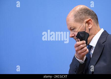 Bundesfinanzminister und SPD-Kanzler Olaf Scholz stellt am 23. Juni 2021 auf der Bundespressekonferenz in Berlin einen Bundeshaushaltsvorschlag für das Jahr 2022 vor. (Foto von Emmanuele Contini/NurPhoto) Stockfoto