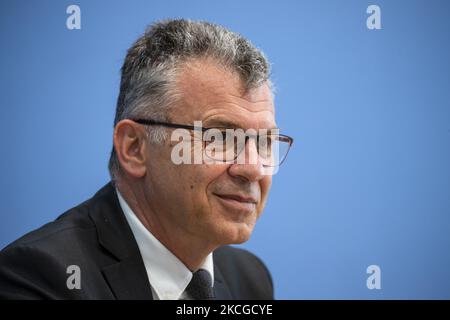 Staatssekretär im Finanzministerium Werner Gatzer stellt am 23. Juni 2021 auf der Bundespressekonferenz in Berlin einen Bundeshaushaltsvorschlag für das Jahr 2022 vor. (Foto von Emmanuele Contini/NurPhoto) Stockfoto