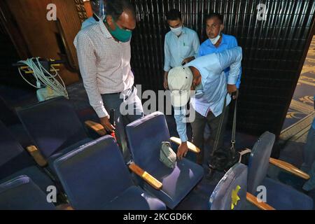 Bombengruppe bei einer Rettungsaktion während einer Scheinübung in der Rajmandir-Kinohalle in Jaipur, Rajasthan, Indien, im Juni 23,2021. (Foto: Vishal Bhatnagar/NurPhoto) Stockfoto