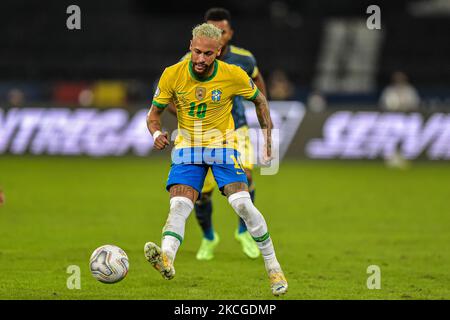 Neymar Spieler aus Brasilien bestreitet ein Gebot mit Borre Spieler aus Kolumbien während der Gruppe B Spiel zwischen Brasilien und Kolumbien im Rahmen von Copa America Brazil 2021 im Estadio Olimpico Nilton Santos am 23. Juni 2021 in Rio de Janeiro, Brasilien. (Foto von Thiago Ribeiro/NurPhoto) Stockfoto