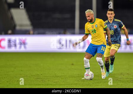 Neymar Spieler aus Brasilien bestreitet ein Gebot mit Borre Spieler aus Kolumbien während der Gruppe B Spiel zwischen Brasilien und Kolumbien im Rahmen von Copa America Brazil 2021 im Estadio Olimpico Nilton Santos am 23. Juni 2021 in Rio de Janeiro, Brasilien. (Foto von Thiago Ribeiro/NurPhoto) Stockfoto