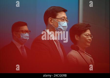 Von links nach rechts der neu ernannte Sicherheitsminister, Tang Ping-keung, Chief Secretary for Administration, John Lee Ka-chiu, die derzeitige Chefexekutivin, Carrie Lam, wird am Freitag, den 25. Juni 2021, während einer Pressekonferenz in Hongkong gesehen. Heute kündigte die Regierung Hongkongs eine Kabinettsumbildung an, bei der der derzeitige Chief Secretary of Administration, Matthew Cheung, entfernt wird. (Foto von Vernon Yuen/NurPhoto) Stockfoto